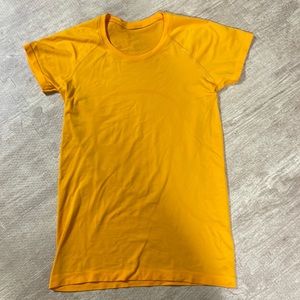 Lululemon swiftly tech short sleeve size 8